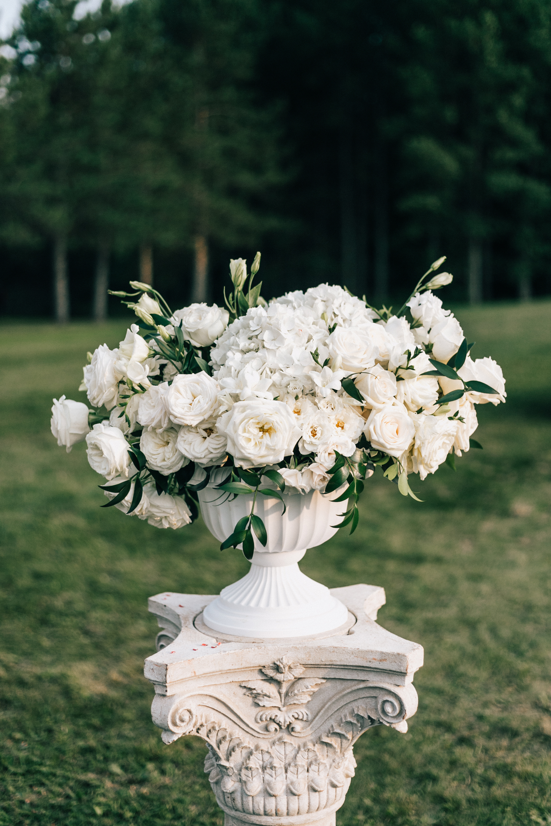 northern Michigan upper Michigan wedding photographer elopement engagement classic style wedding black Cadillac aurora blossoms honey and heart events boygirlbeautyworld houghton Hancock Marquette tented outdoor reception white bridesmaids dresses boy girl beauty world