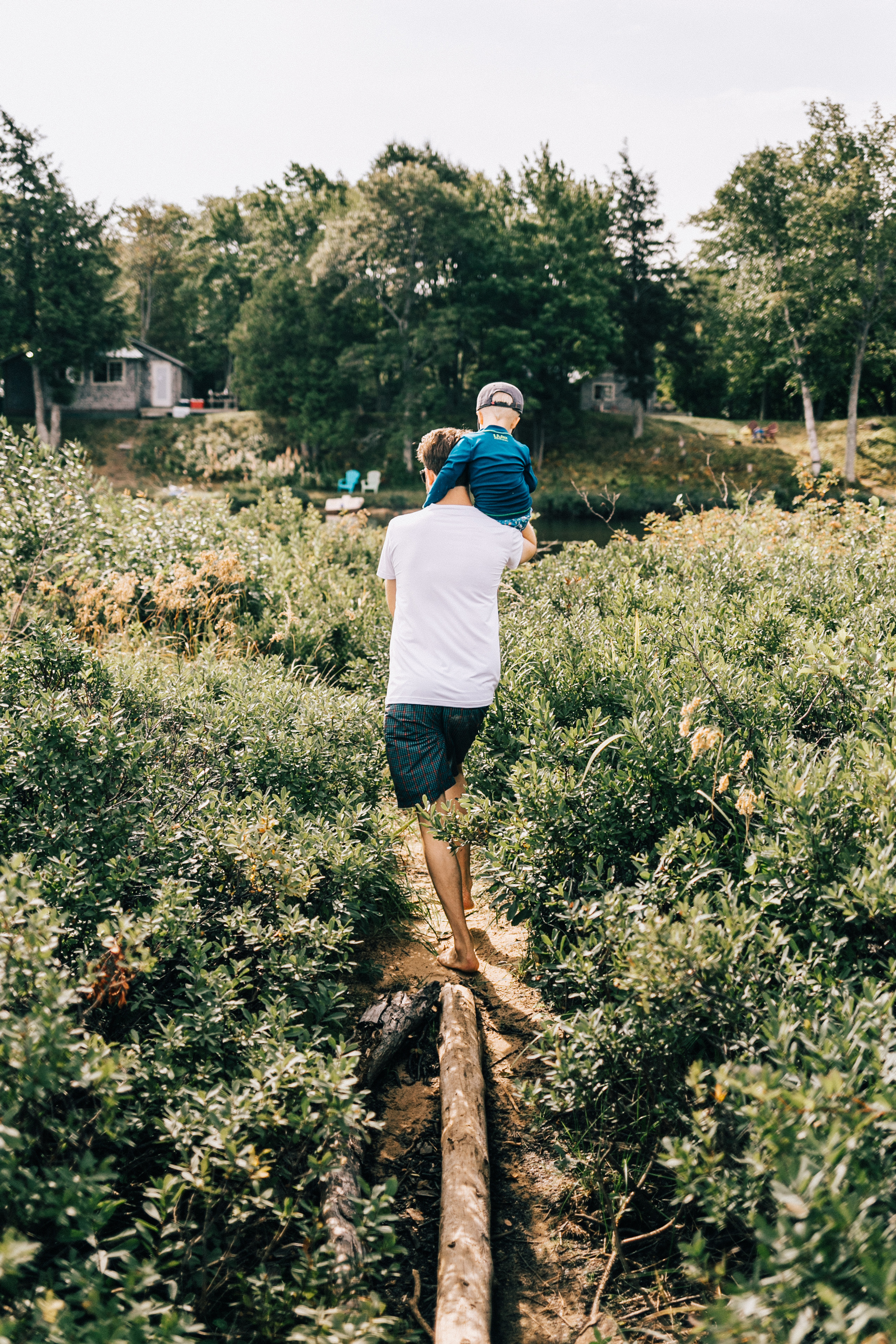 grand marais Michigan beach wedding elopement intimate ceremony family friends cabin weekend Lake Michigan northern upper peninsula photographer bohemian style candid relaxed canoe raining rainy wedding day sunset